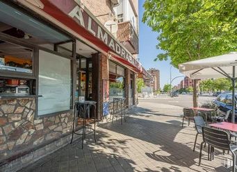 Retail for rent at San Blas - Las Rosas, San Blas - Canillejas, Madrid, 28022 with chair, car, daytime, building, flowerpot, road surface, sky, neighbourhood, urban design and window around