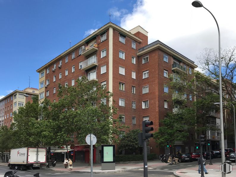 Local en venta en Chamberí, Chamberí, Madrid, 28003 con edificio, camión, luz de la calle, cielo, ventana, día, propiedad, nube, árbol y rueda alrededor