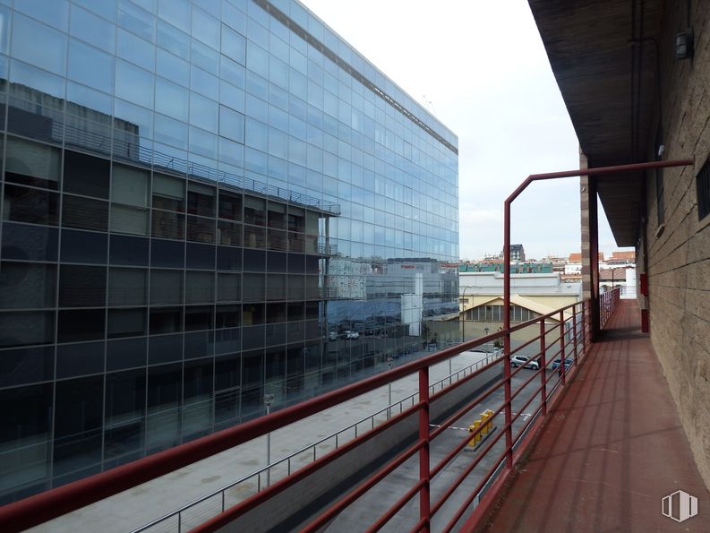 Industrial for sale at Calle Albasanz, 14 B, San Blas - Canillejas, Madrid, 28037 with building, daytime, property, sky, window, urban design, wall, tower block, facade and city around