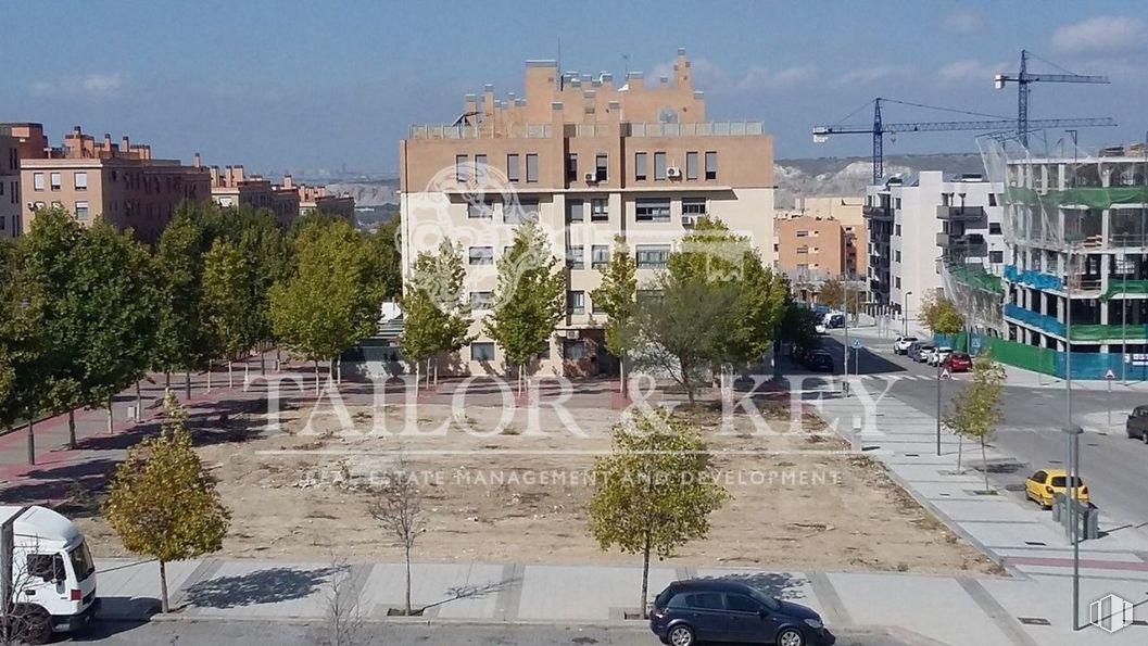 Suelo en venta en Avenida de Europa, Arganda del Rey, Madrid, 28500 con coche, edificio, cielo, planta, rueda, vehículo, neumático, árbol, diseño urbano y ventana alrededor