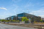 Oficina en alquiler en Natea Business Park, Avenida Industria, 4, Alcobendas, Madrid, 28108 con edificio, luz de la calle, nube, cielo, planta, superficie de carretera, asfalto, arquitectura, diseño urbano y bloque de torre alrededor