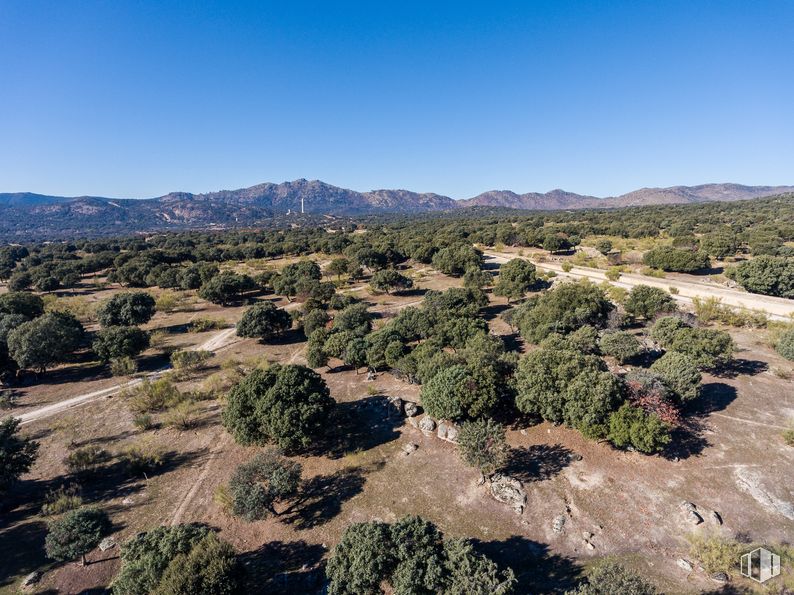 Land for sale at Colmenar del Arroyo, Colmenar del Arroyo, Madrid, 28213 with sky, mountain, natural landscape, bedrock, formation, landscape, outcrop, plant, road and hill around