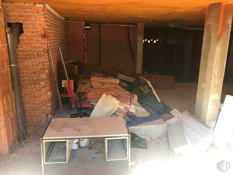 Retail for sale at Calle Antonio Buero Vallejo, Guadalajara, 19004 with table, building, furniture, wood, interior design, floor, flooring, hardwood, real estate and living room around