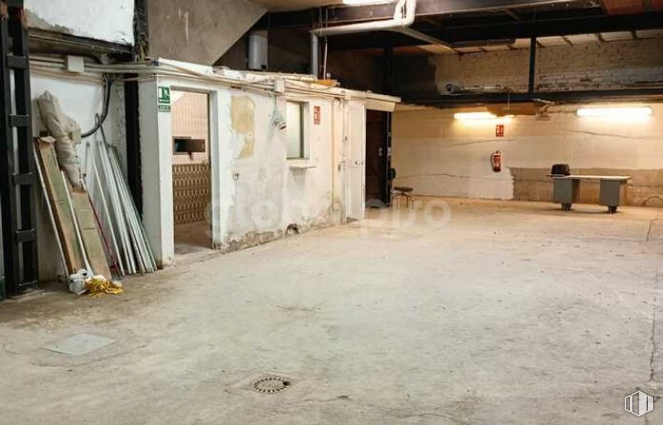 Local en alquiler en Zona Barrio del Puerto, Coslada, Madrid, 28821 con escalera, madera, suelos, suelo, hall, gas, hormigón, superficie de la carretera, material de construcción y edificio alrededor