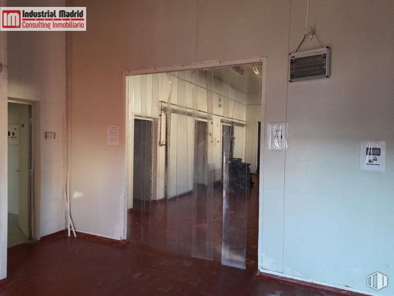 Industrial for sale at Polígono Industrial La Huerta, Velilla de San Antonio, Madrid, 28891 with lighting, fixture, door, wood, interior design, floor, hall, flooring, ceiling and glass around