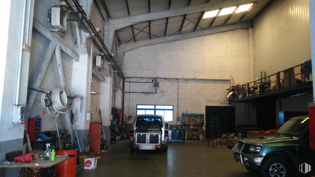 Industrial for sale at Zona Los Olivos - Los Ángeles, Getafe, Madrid, 28905 with car, wheel, tire, automotive parking light, vehicle, motor vehicle, automotive lighting, hood, automotive design and lighting around