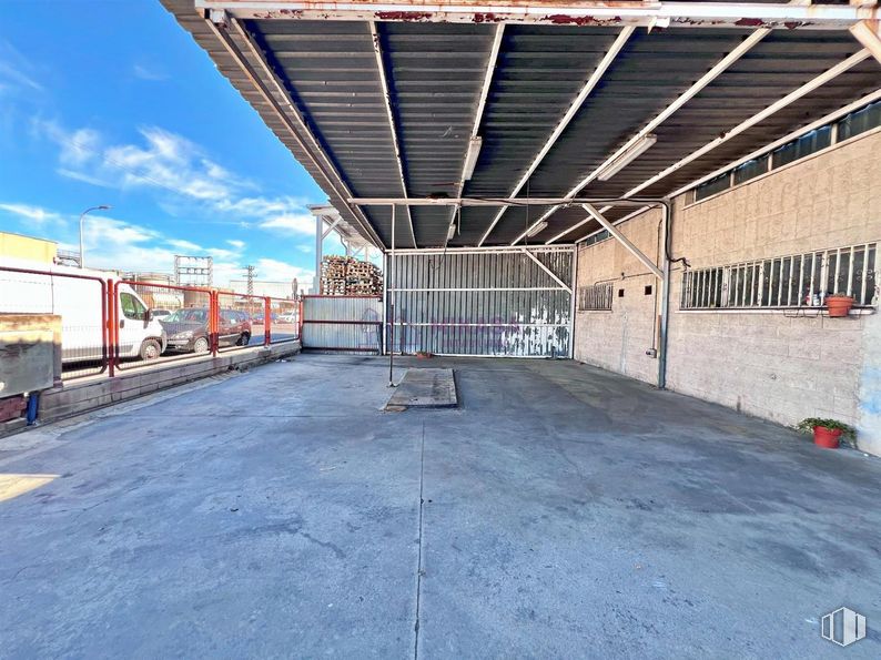 Nave en alquiler en Calle Julio Palacios, Leganés, Madrid, 28914 con superficie de la carretera, cielo, asfalto, edificio, sombra, arquitectura, nube, gas, ciudad y hormigón alrededor