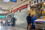 Retail for sale at Calle Habana, 37, Fuenlabrada, Madrid, 28945 with person, luggage & bags, food, customer, shorts, retail, selling, public space, building and trade around