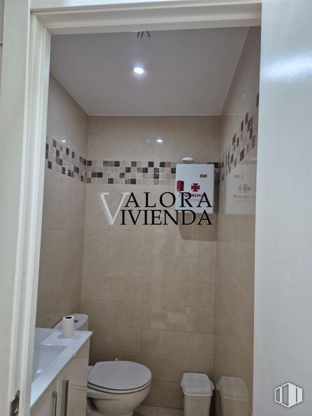 Retail for rent at Calle Sevilla, 1, Alcorcón, Madrid, 28922 with toilet, flooring, floor, bathroom, tile, plumbing fixture, plumbing, design and tile flooring around