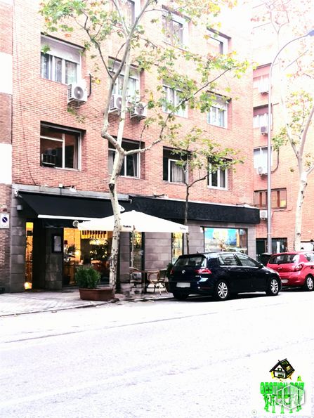 Local en alquiler y venta en Zona Nuevos Ministerios, Tetuán, Madrid, 28020 con coche, edificio, ventana, rueda, neumático, vehículo, superficie de la carretera, árbol, diseño urbano y asfalto alrededor