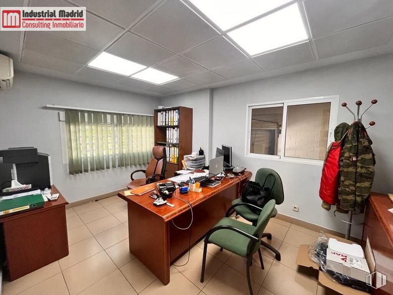 Industrial for sale at Polígono Industrial El Cañal, Arganda del Rey, Madrid, 28500 with chair, desk, luggage & bags, table, bookcase, furniture, property, office chair, interior design and floor around