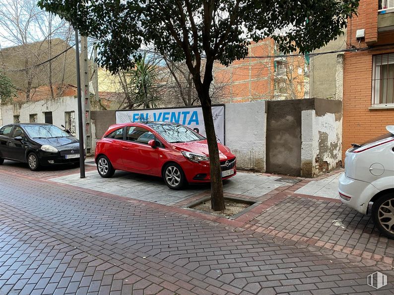 Suelo en venta en Calle San Pedro, Alcorcón, Madrid, 28921 con coche, neumático, rueda, ventana, casa, luz de estacionamiento, vehículo terrestre, vehículo, luces traseras y de freno y iluminación del automóvil alrededor