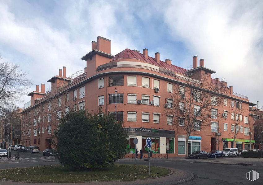 Local en alquiler en Calle Torre de Juan Abad, 4, Villa de Vallecas, Madrid, 28031 con edificio, nube, cielo, propiedad, ventana, planta, rueda, árbol, diseño urbano y barrio alrededor