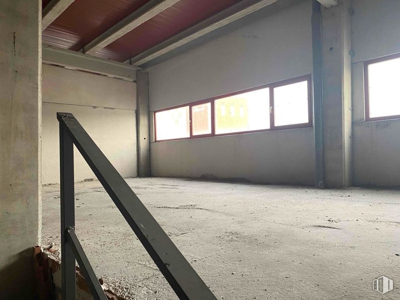 Industrial for sale at Calle Francisco Medina Mendoza, Cabanillas del Campo, Guadalajara, 19171 with window, floor, flooring, ceiling, concrete, building material, daylighting, hall, plaster and paint around