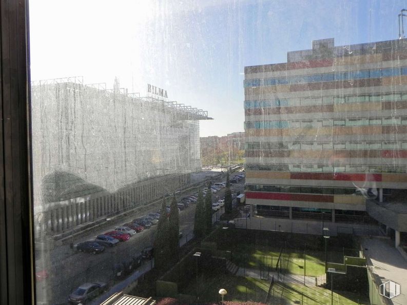 Oficina en venta en Edificio Auge I, Calle María Tubau, 8, Fuencarral - El Pardo, Madrid, 28049 con edificio, cielo, coche, ventana, bloque de pisos, diseño urbano, fenómeno atmosférico, planta, condominio y ciudad alrededor