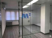 Office for rent at Calle San Bernardo, Chamberí, Madrid, 28015 with flooring, floor, interior design, door, glass, ceiling, transparency, aluminium, cleanliness and daylighting around