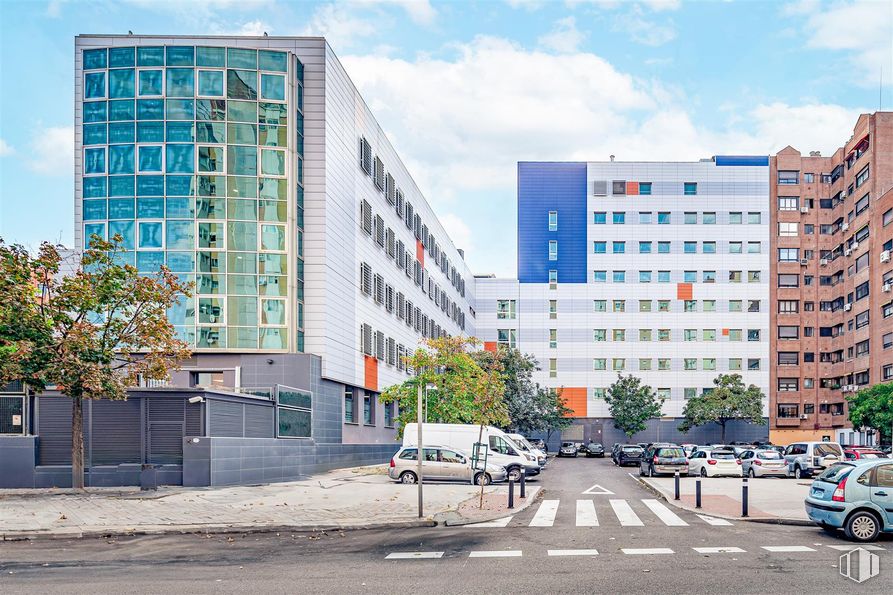 Oficina en alquiler en Calle Golfo de Salónica, 73, Ciudad Lineal, Madrid, 28033 con coche, edificio, nube, cielo, durante el día, rueda, neumático, vehículo, ventana y infraestructura alrededor