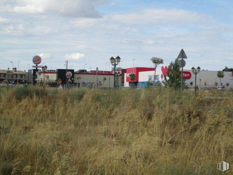 Land for sale at Calle Teresa de Calcuta, Ávila, 05004 with building, sky, cloud, plant, ecoregion, land lot, grass, plain, grassland and landscape around