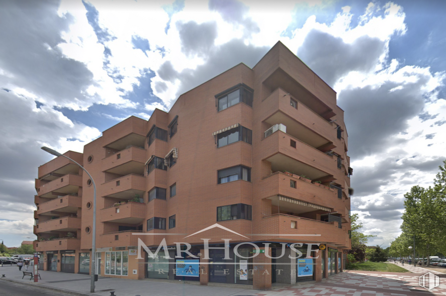 Local en venta en Zona Ensanche, Alcobendas, Madrid, 28100 con edificio, nube, cielo, propiedad, ventana, planta, bloque de torre, árbol, condominio y diseño urbano alrededor