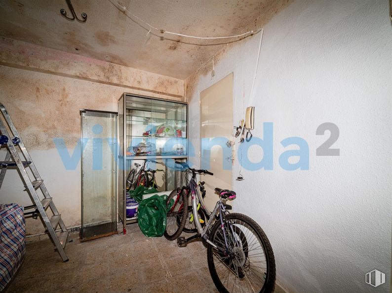 Local en venta en Calle Hermanos Machado, Ciudad Lineal, Madrid, 28017 con neumático, bicicleta, rueda, rueda de bicicleta, neumático para bicicleta, vehículo, llanta de bicicleta, cuadro de bicicleta, horquilla de bicicleta y neumático de automoción alrededor