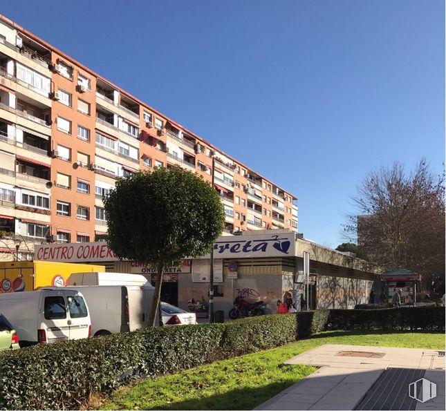 Local en alquiler en Galería Comercial Ondarreta, Calle Munich, 7, Alcorcón, Madrid, 28923 con edificio, camioneta, coche, planta, cielo, ventana, vehículo, árbol, diseño urbano y arquitectura alrededor