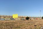 Land for rent at Calle Arroyo de la Bulera, 32, Villaverde, Madrid, 28021 with building, sky, plant, ecoregion, land lot, landscape, grass, tree, road and grassland around