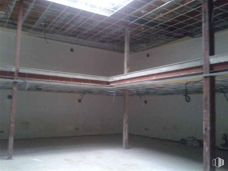 Retail for sale at Calle Real, 8, Madridejos, Toledo, 45710 with flooring, wood, fixture, floor, composite material, beam, ceiling, concrete, shade and gas around