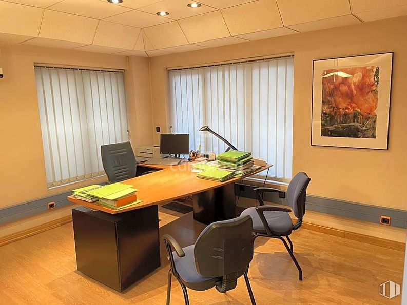 Office for sale at Calle Juan José Martín,  6, Ávila, 05001 with desk, picture frame, chair, table, furniture, property, office chair, computer desk, wood and interior design around