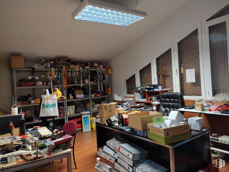 Retail for sale at Calle Alto de la Concepción, Las Rozas de Madrid, Madrid, 28230 with lighting, box, packaged goods, luggage & bags, property, table, shelving, building, interior design and publication around