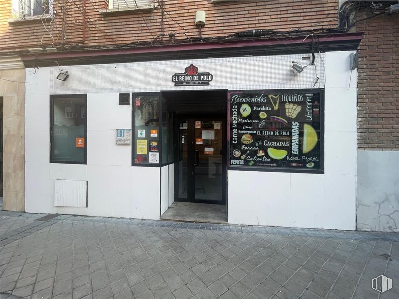 Local en alquiler y venta en Calle Real de Arganda, Villa de Vallecas, Madrid, 28031 con ventana, puerta, logotipo, hormigón, restaurante, publicidad y firmar alrededor