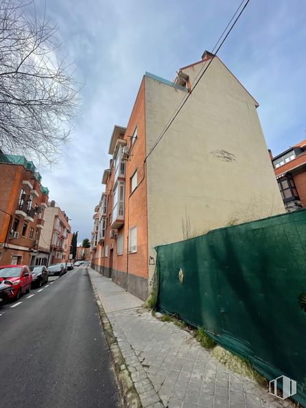 Suelo en venta en Calle Nuestra Señora de la Antigua, Carabanchel, Madrid, 28025 con edificio, ventana, zona residencial, superficie de la carretera, barrio, ciudad, carretera, calle, asfalto y casa alrededor