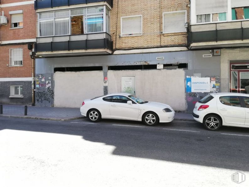 Local en venta en Calle Chimbo, Carabanchel, Madrid, 28025 con coche, edificio, neumático, rueda, luz de estacionamiento automotriz, vehículo terrestre, vehículo, ventana, vehículo de motor y iluminación automotriz alrededor