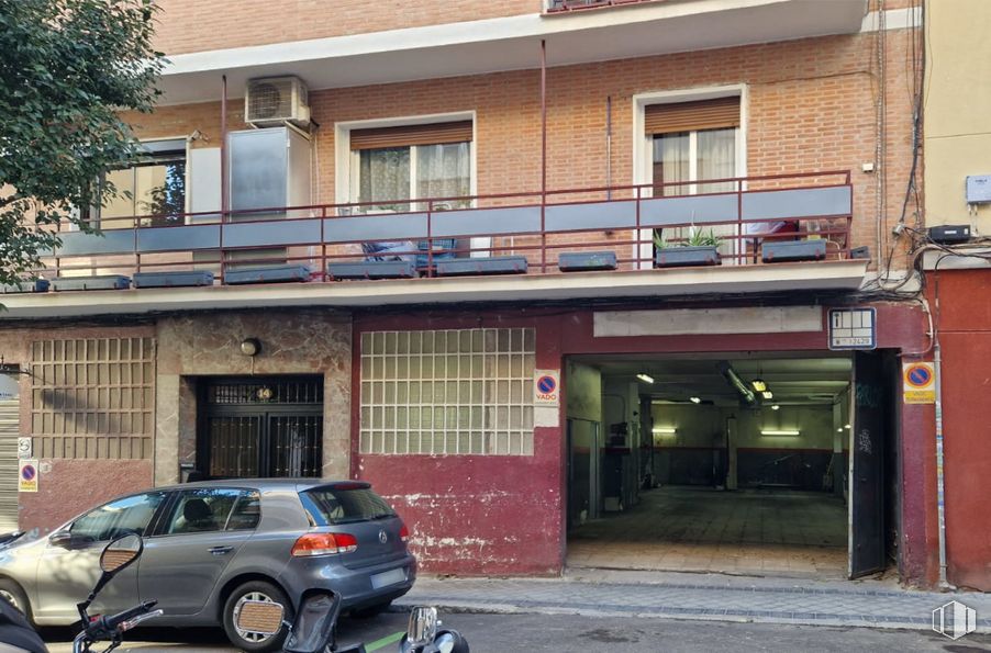 Nave en alquiler en Calle Vizconde de Matamala, Salamanca, Madrid, 28028 con coche, ventana, neumático, rueda, vehículo, propiedad, edificio, matrícula del vehículo, zona residencial y barrio alrededor