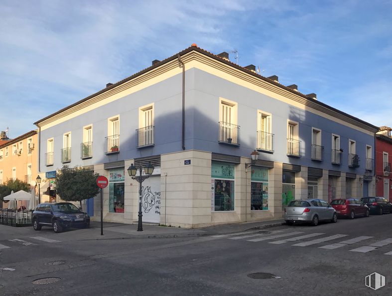 Local en venta en Calle Postas, 61, Aranjuez, Madrid, 28300 con coche, edificio, nube, cielo, propiedad, rueda, ventana, vehículo, neumático y casa alrededor