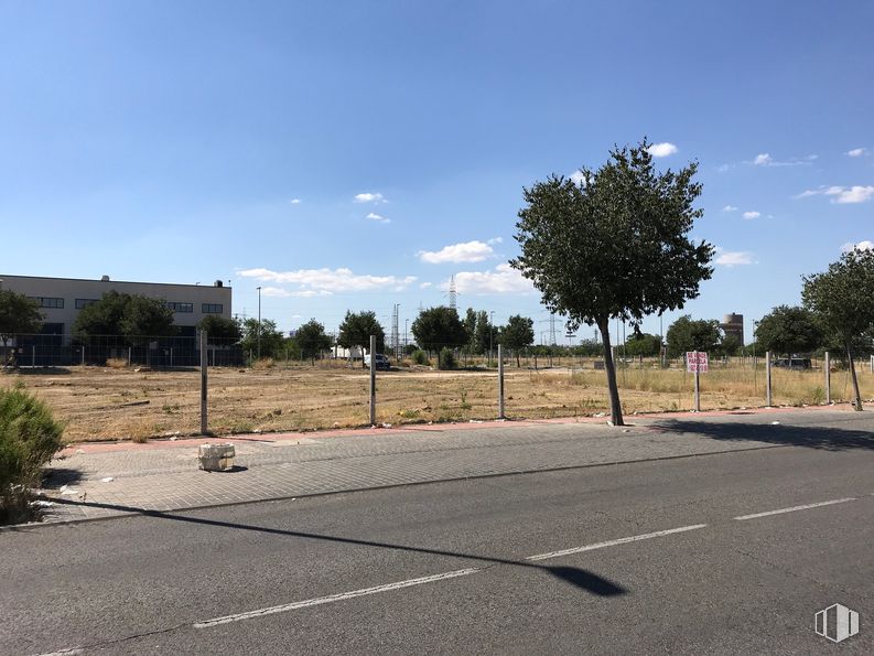 Suelo en venta en Calle Piñuécar, 52, Villaverde, Madrid, 28021 con edificio, nube, cielo, planta, árbol, superficie de carretera, sombra, asfalto, lote de tierra y vía pública alrededor