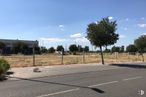 Land for sale at Calle Piñuécar, 52, Villaverde, Madrid, 28021 with building, cloud, sky, plant, tree, road surface, shade, asphalt, land lot and thoroughfare around