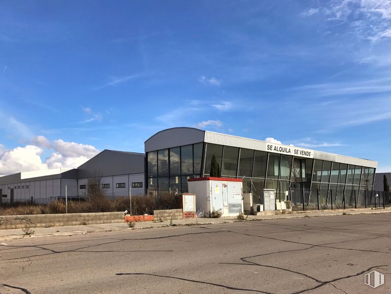 Industrial for sale & for rent at Avenida de Córdoba, 7, Valdemoro, Madrid, 28341 with building, sky, cloud, ecoregion, architecture, asphalt, landscape, facade, composite material and gas around