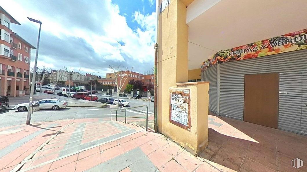 Local en venta en Plaza Colón, Arganda del Rey, Madrid, 28500 con edificio, nube, cielo, coche, planta, rueda, superficie de la carretera, asfalto, neumático y diseño urbano alrededor