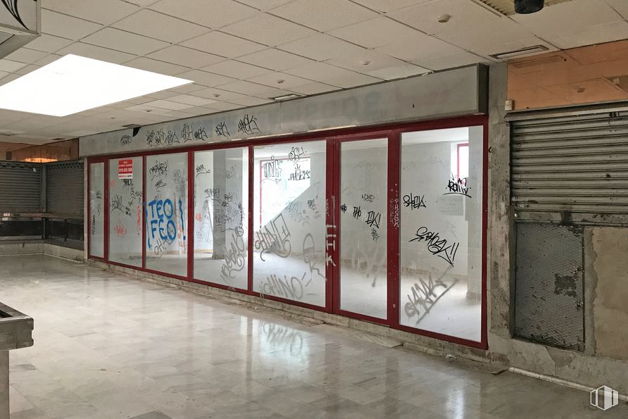 Local en alquiler y venta en Centro Comercial El Parque , Calle Silicio, 10, Torrejón de Ardoz, Madrid, 28850 con edificio, piso, suelo, techo, accesorio, arte, área metropolitana, fachada, pasillo y área urbana alrededor