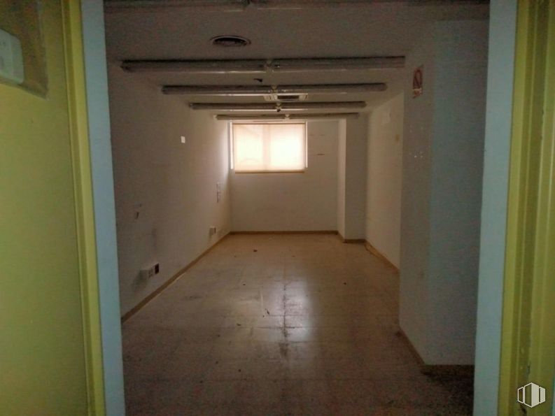 Local en venta en Calle Plaza, 34, Fuenlabrada, Madrid, 28944 con lámpara, ventana, accesorio, madera, edificio, suelo, suelos, madera dura, material compuesto y hall alrededor