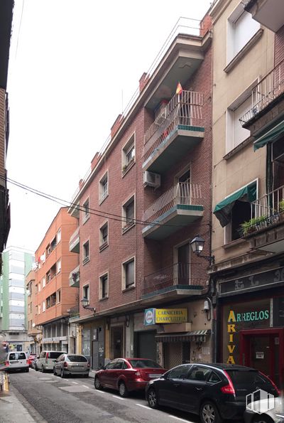 Retail for sale at Calle Luis Jiménez, 6, Talavera de la Reina, Toledo, 45600 with car, building, wheel, tire, land vehicle, vehicle, property, window, sky and infrastructure around