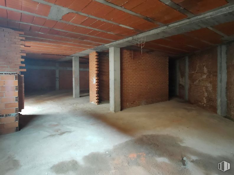 Retail for sale at Calle Carreteros, 9, Loeches, Madrid, 28890 with property, hall, wood, flooring, floor, brickwork, wall, building material, brick and composite material around