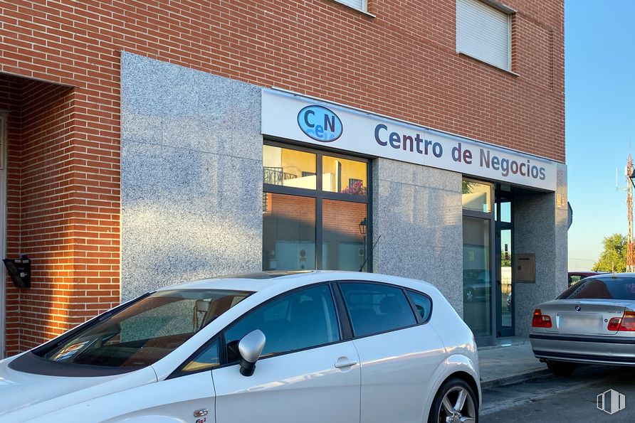 Oficina en alquiler en Calle Granja, 11, Seseña, Toledo, 45224 con coche, edificio, ventana, luz de estacionamiento automotriz, vehículo terrestre, vehículo, propiedad, neumático, vehículo de motor, placa de matrícula del vehículo, diseño automotriz y exterior automotriz alrededor