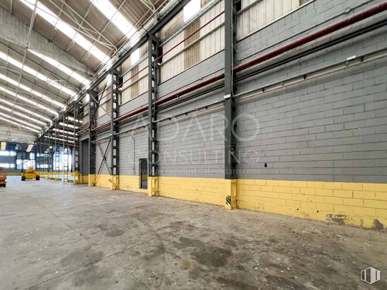 Industrial for sale & for rent at Zona industrial, Valdemoro, Madrid, 28343 with building, composite material, wood, concrete, flooring, warehouse, hall, beam, roof and metal around