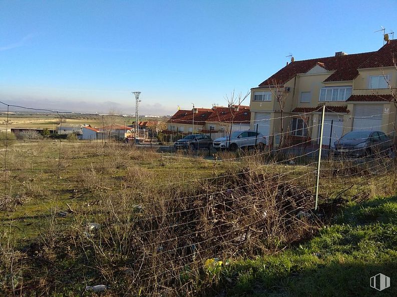 Land for sale at Calle Europa, Bargas, Toledo, 45593 with car, house, sky, plant, building, cloud, window, land lot, sunlight and residential area around