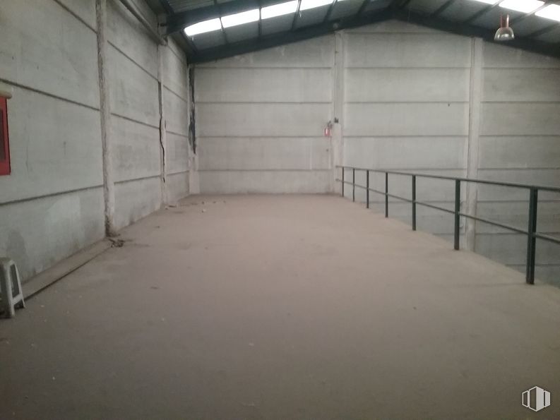 Industrial for sale at Calle Empleo, Getafe, Madrid, 28906 with floor, building, composite material, fixture, wood, symmetry, concrete, ceiling, building material and flooring around