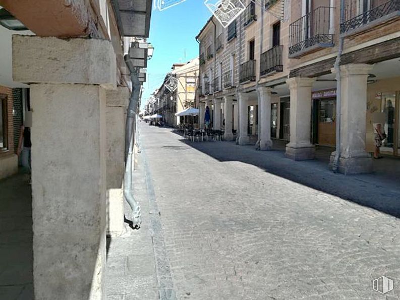 Local en alquiler en Calle Mayor, Alcalá de Henares, Madrid, 28801 con edificio, superficie de la carretera, infraestructura, cielo, ventana, barrio, asfalto, vía pública, suelos y ciudad alrededor