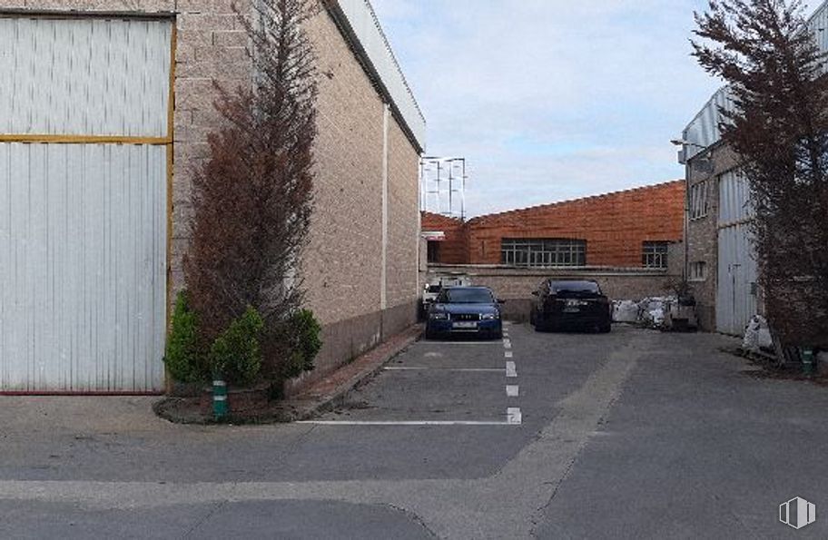 Nave en venta en Avenida Industria, 43, Humanes de Madrid, Madrid, 28970 con coche, planta, edificio, puerta, propiedad, vehículo, cielo, ventana, rueda y superficie de la carretera alrededor