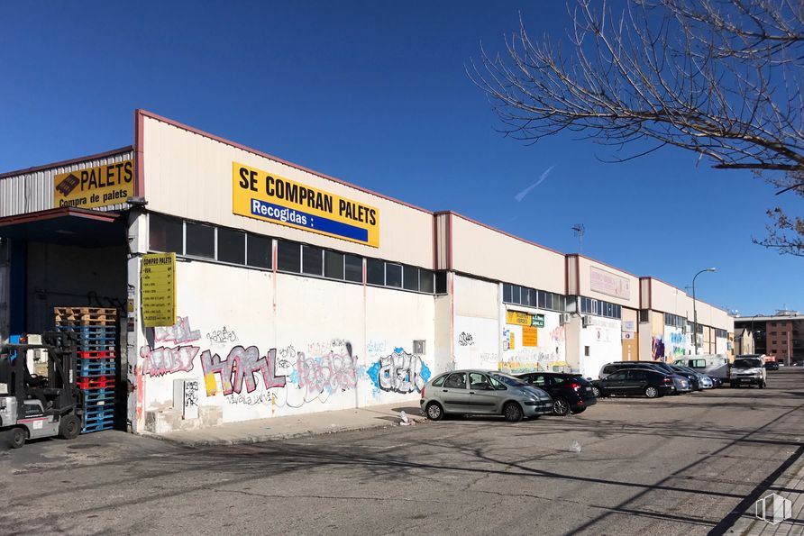 Nave en venta en Calle Ferrocarril, 21, Coslada, Madrid, 28820 con coche, edificio, cielo, luz de estacionamiento automotriz, neumático, rueda, vehículo de motor, vehículo, neumático automotriz y asfalto alrededor