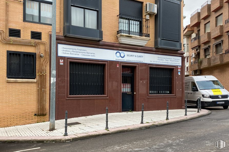 Local en alquiler en Calle Griñón, 1, Fuenlabrada, Madrid, 28944 con camioneta, ventana, edificio, luz de estacionamiento automotriz, neumático, propiedad, rueda, coche, placa de matrícula del vehículo y vehículo alrededor